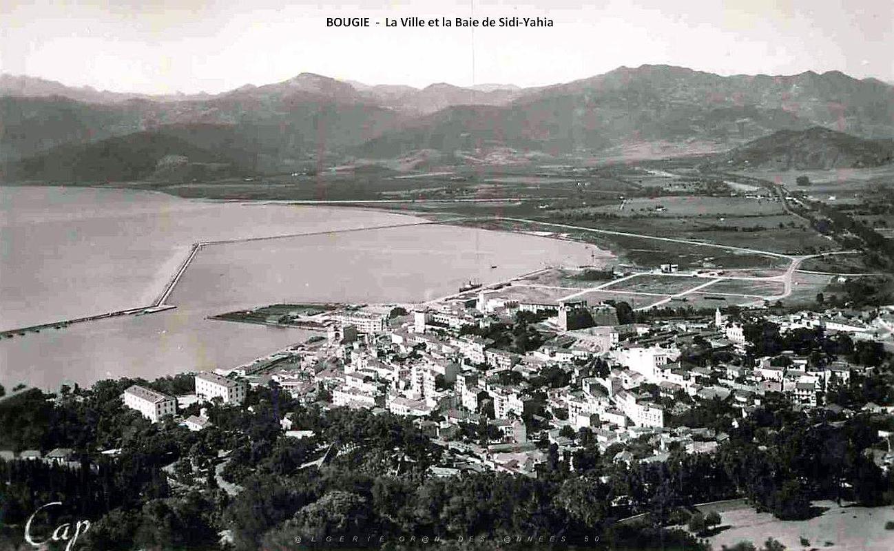 Bougie - Vue aerienne sur la Ville et la Baie de Sidi-Yahia.jpg